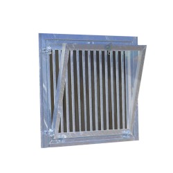 Fenêtre plexiglas avec barreaux...