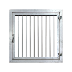 Fenêtre plexiglas avec barreaux
